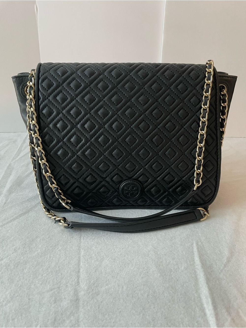 Tory Burch Black Quilted Crossbody Bag Logo Gold Chain Strap Magnetic Closure
